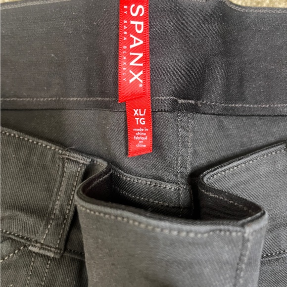 stretch twill shorts sold to me as 6” inseam but it is really closer to 5”. - Picture 4 of 6